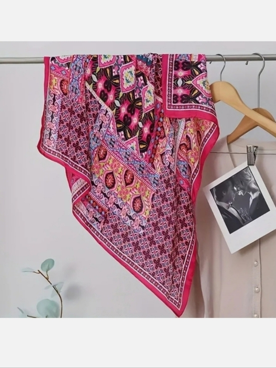 Elegant Pink Paisley Silk Scarf - Versatile Women's Accessory - Picture 2 of 5